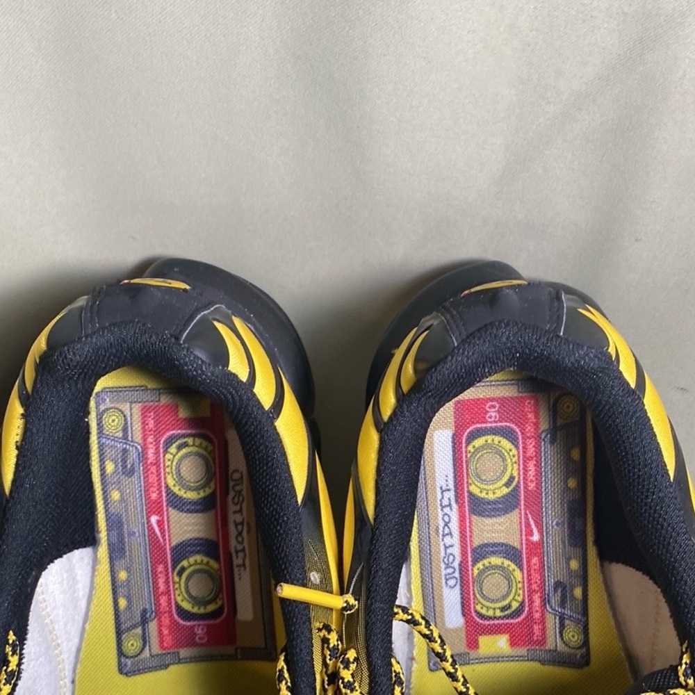 Nike Air Max Plus TN Frequency Pack AV7940-700  Tour Yellow Black White 9.5 - Picture 7 of 8